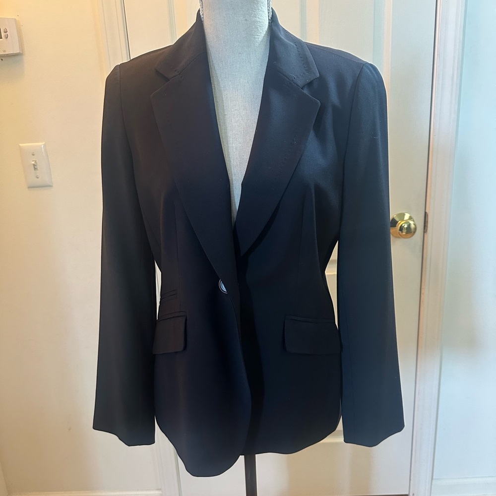 Like new Black 8 petite, stretch blazer